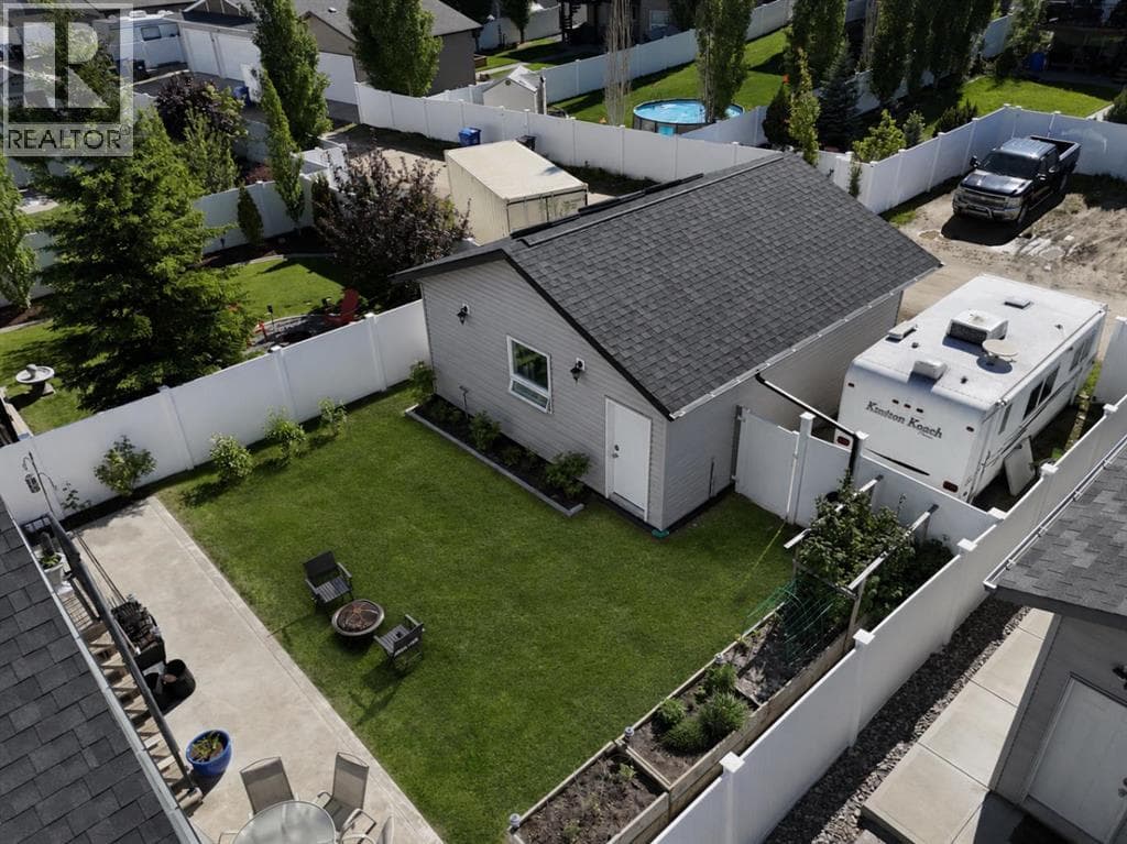 135 Stephenson Crescent — photo 2