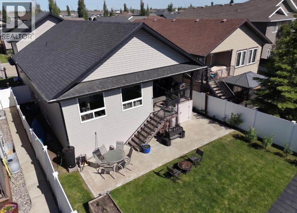 135 Stephenson Crescent — photo 3