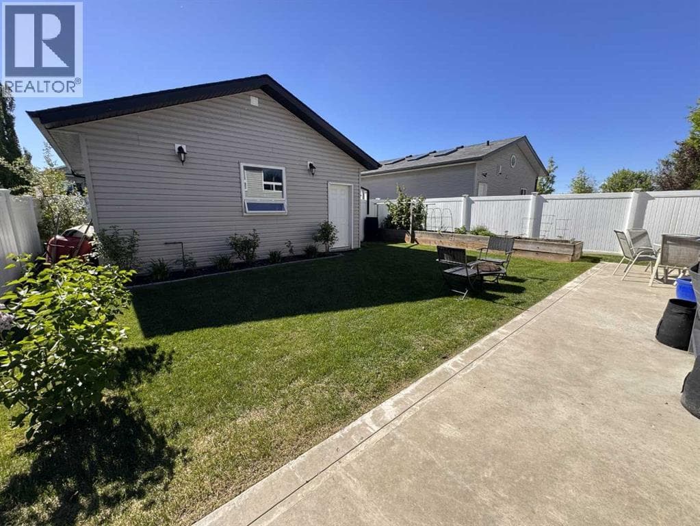 135 Stephenson Crescent — photo 4