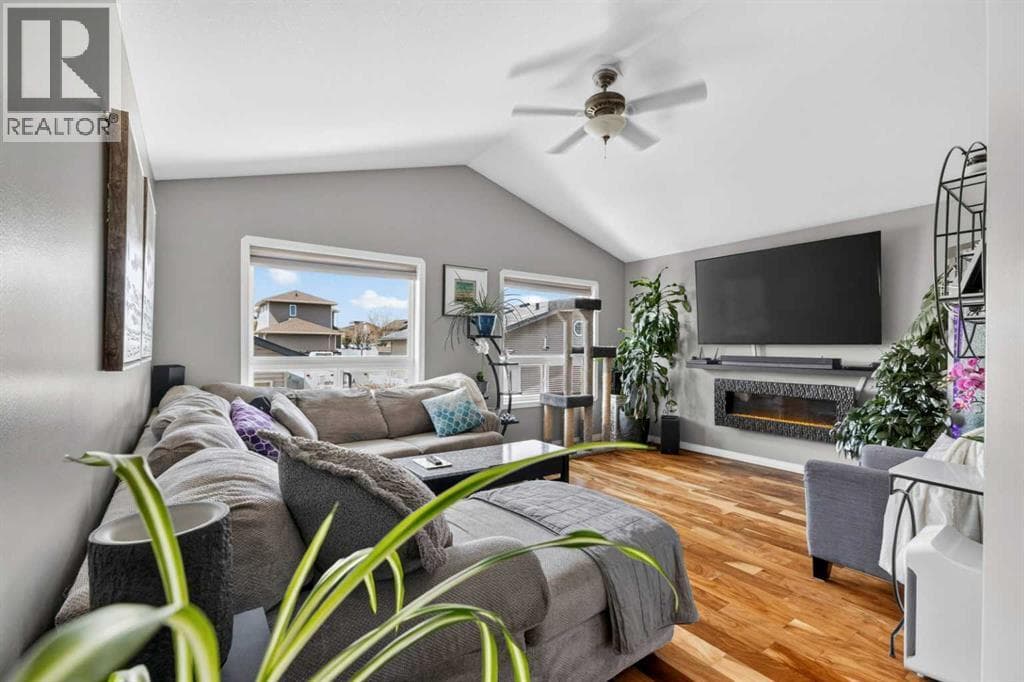 135 Stephenson Crescent — photo 5