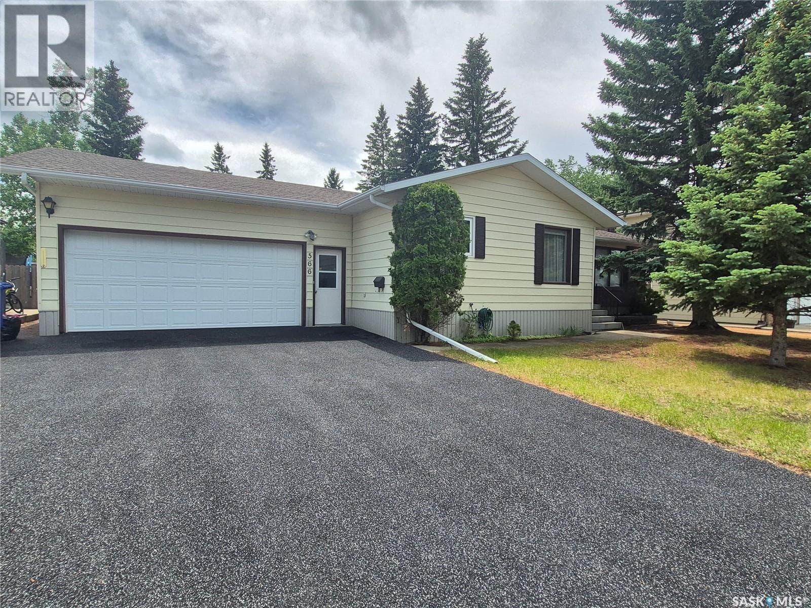 566 Dieppe DRIVE