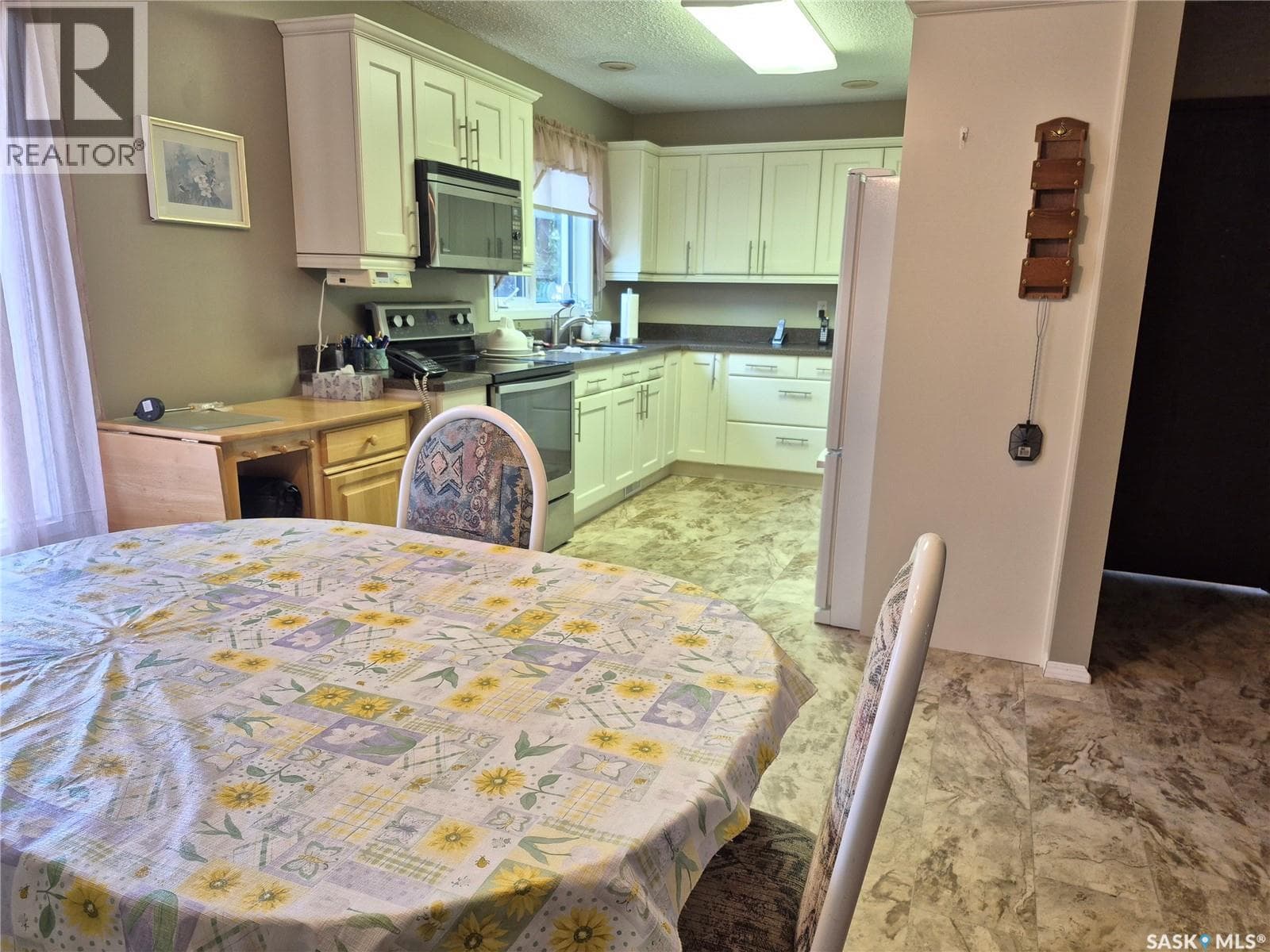 566 Dieppe DRIVE — photo 2