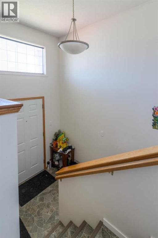 287 peigan Court W — photo 2
