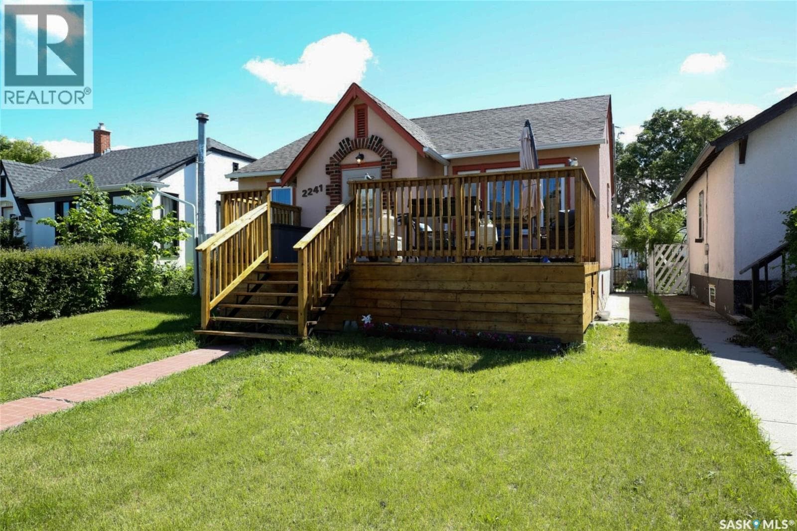 2241 Queen STREET — photo 2