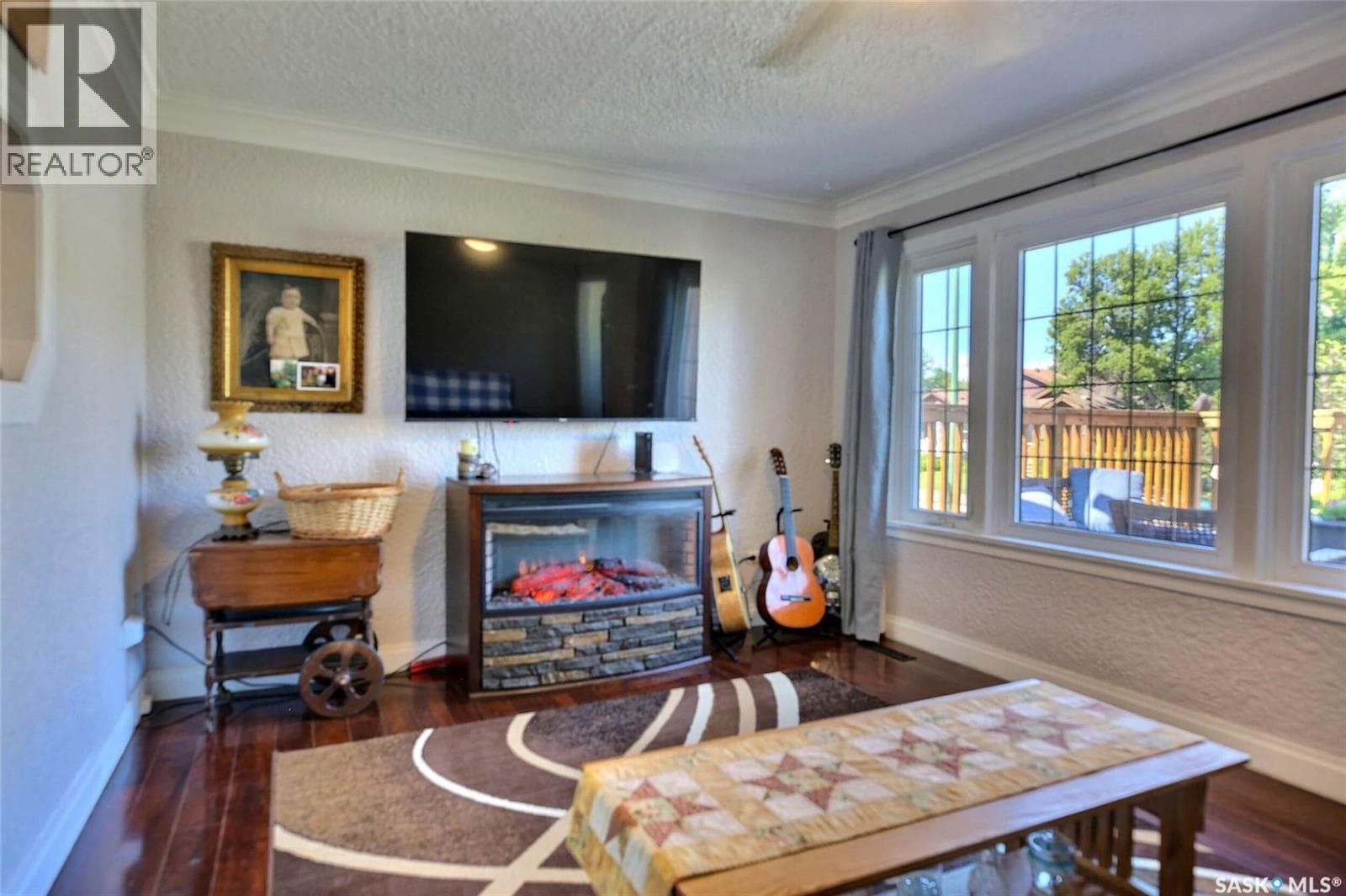 2241 Queen STREET — photo 3
