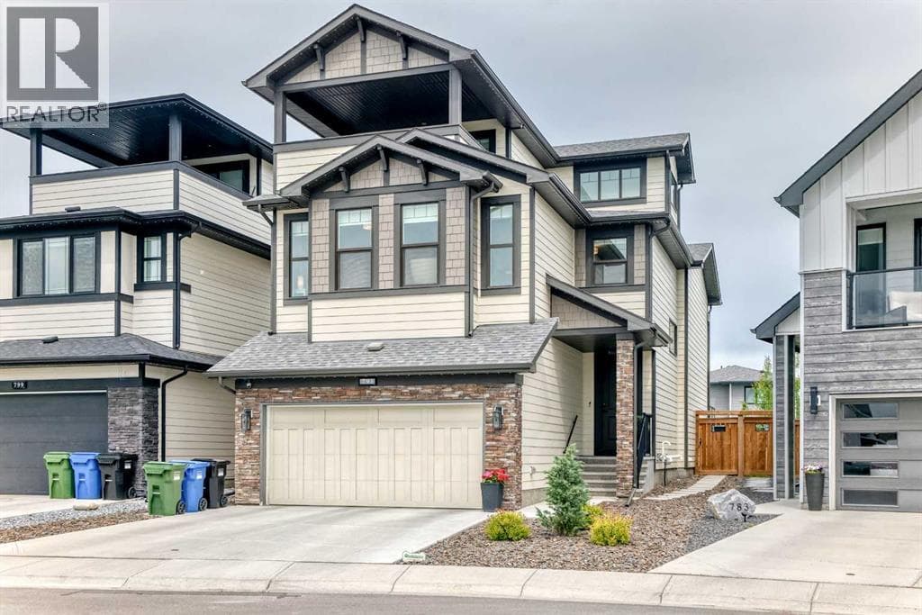 791 Cranbrook Gardens SE — photo 2