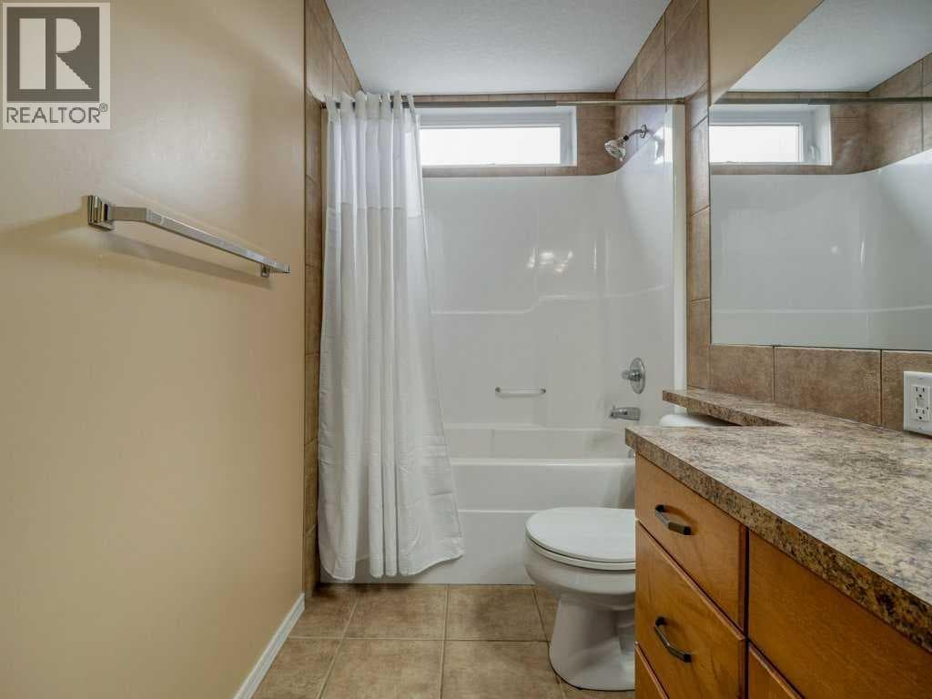 727 Aberdeen Crescent W — photo 5