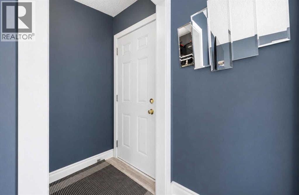 343 10 Street SW — photo 5