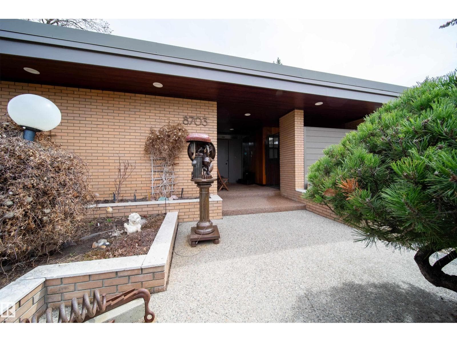 8703 137 ST NW — photo 4