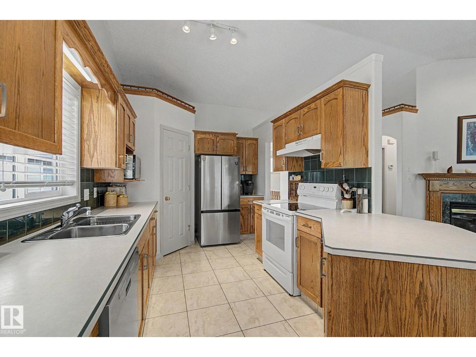6 CHANCERY WY — photo 5