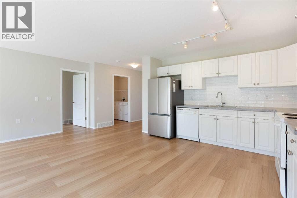 537 Epiphany Bay — photo 5