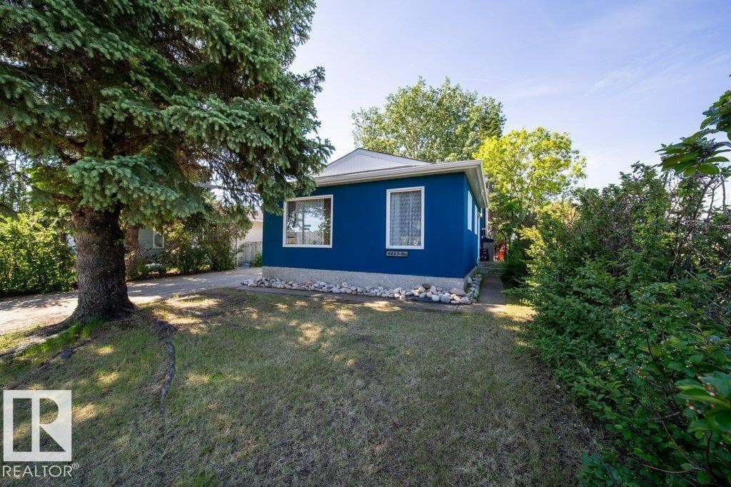 4823 10 AV NW — photo 2