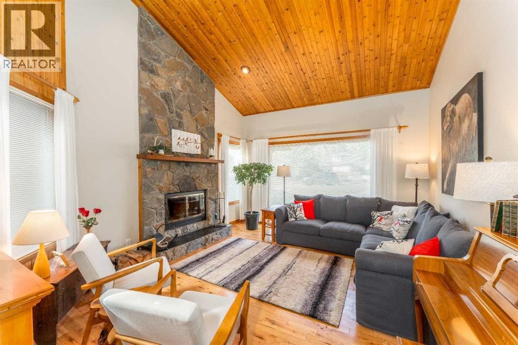 803 800 Larch Place — photo 3