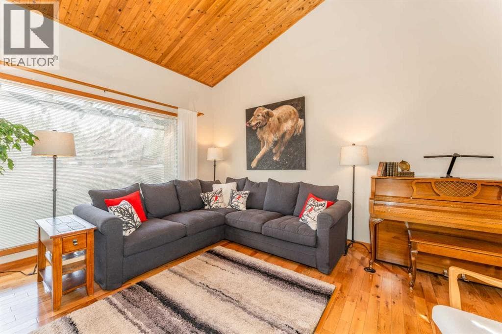 803 800 Larch Place — photo 5