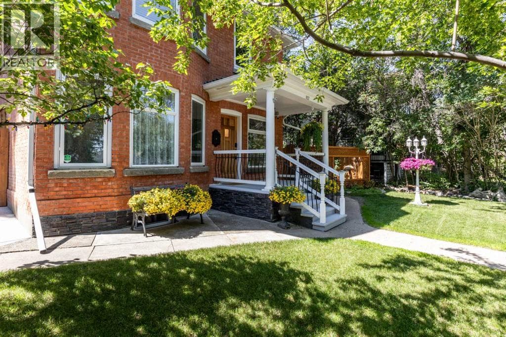 127 1 Street SW