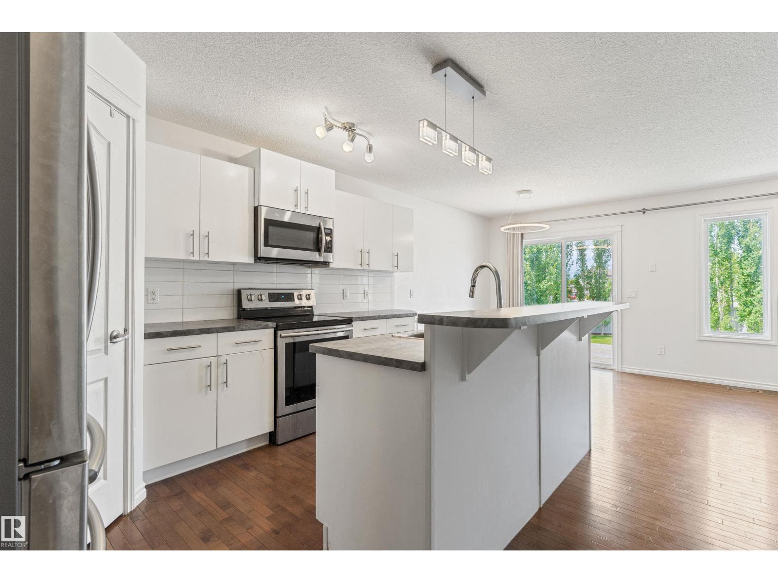 17130 7A AV SW — photo 3