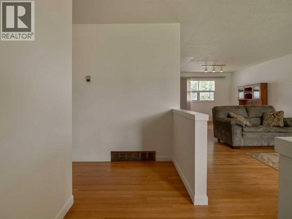 2405 13 Avenue S — photo 2