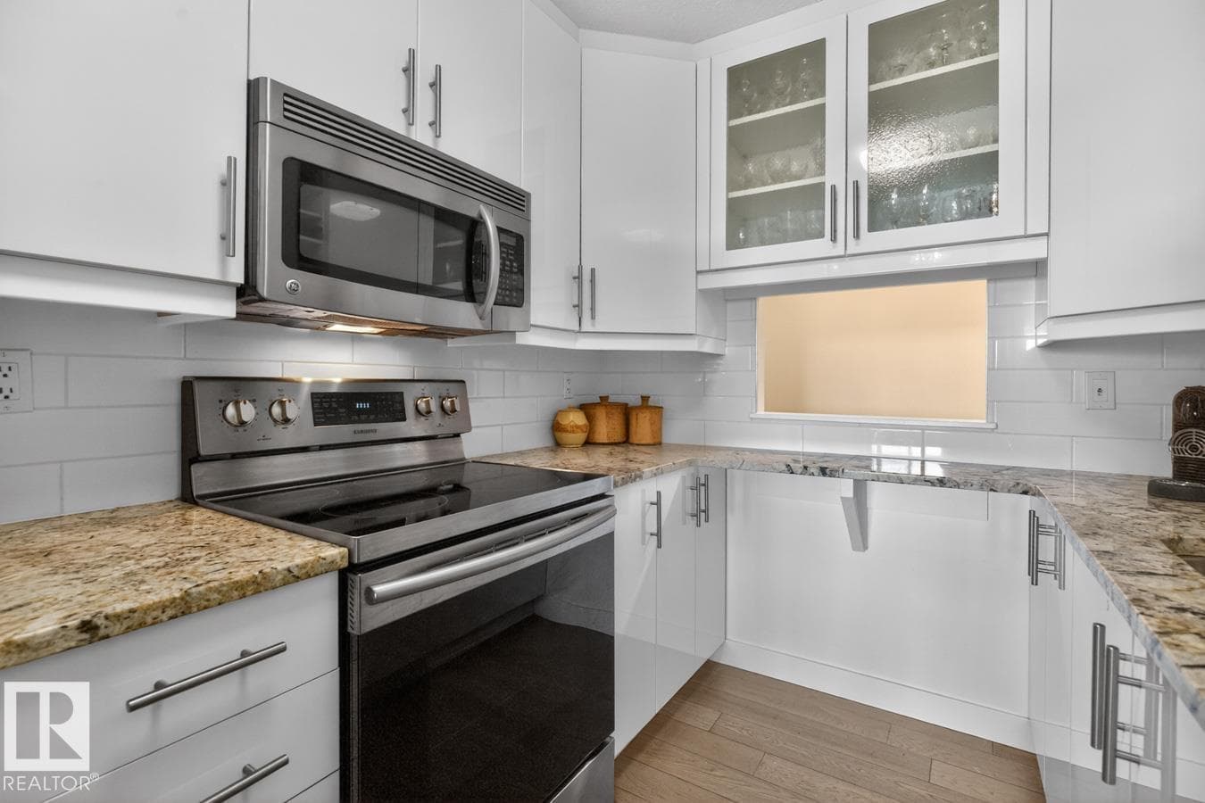 #602 12303 JASPER AV NW — photo 4