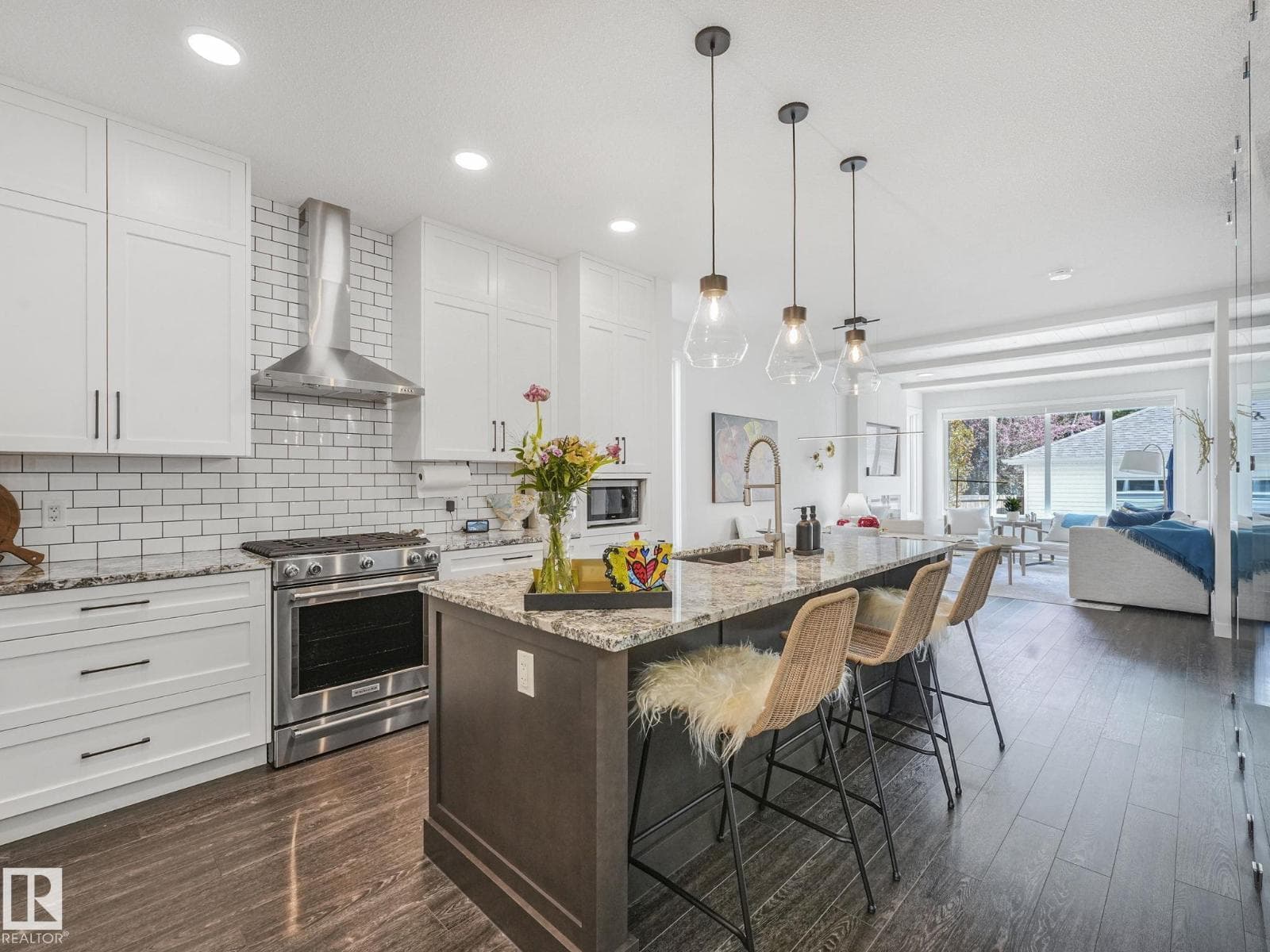 10221 135 ST NW
