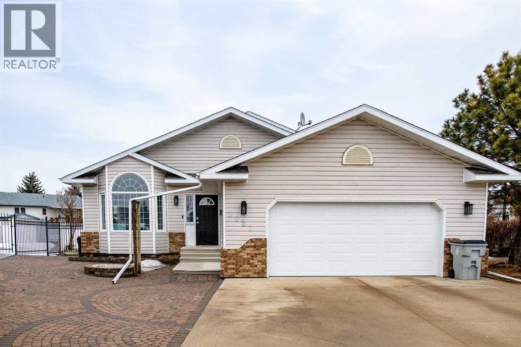 1021 20 Street Crescent