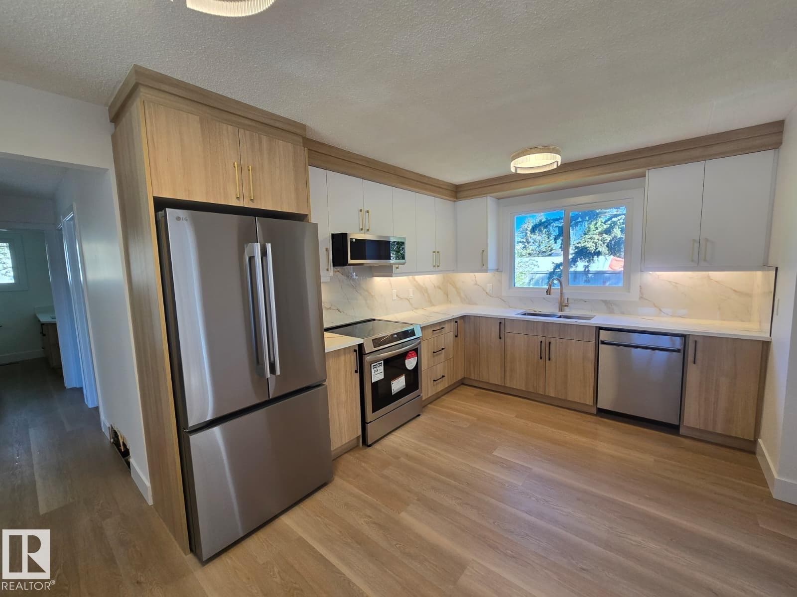 18526 86A AV NW — photo 3