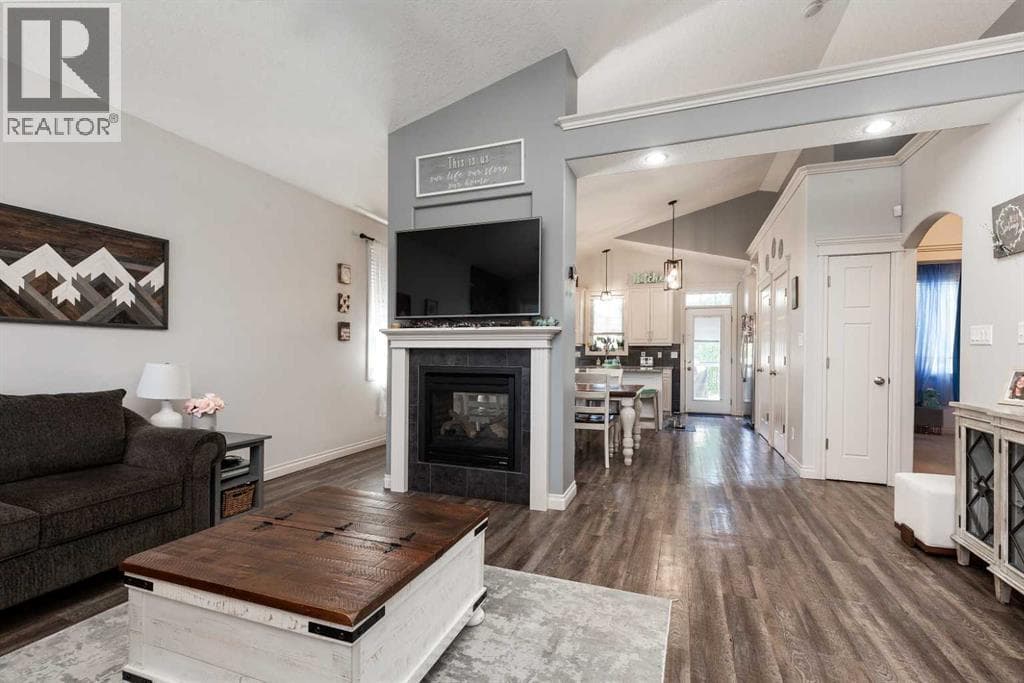 8 Riverton Crescent W — photo 5