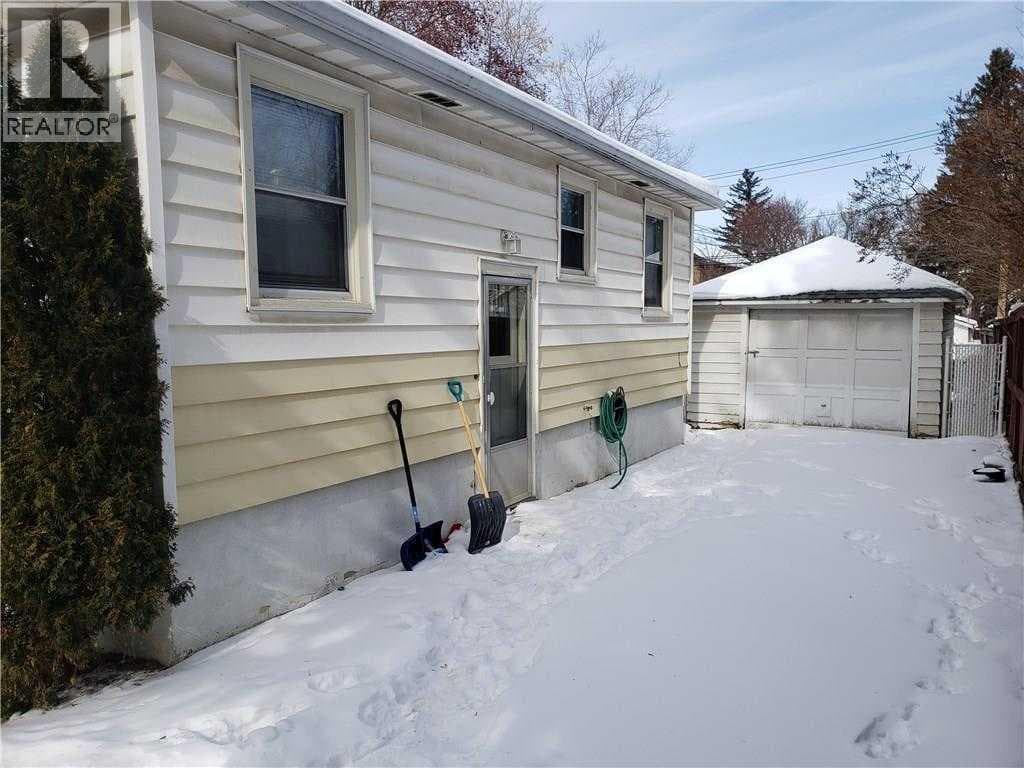 428 32 Avenue NW — photo 4
