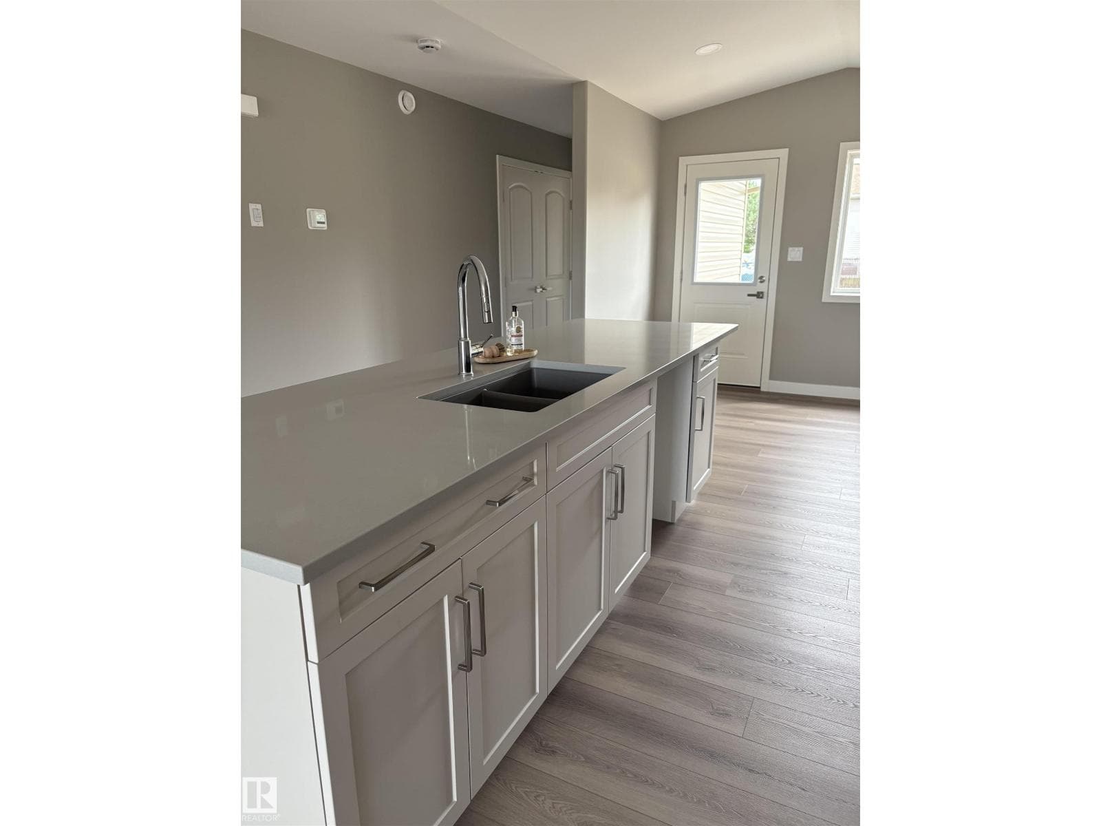 7413 44 AV — photo 5