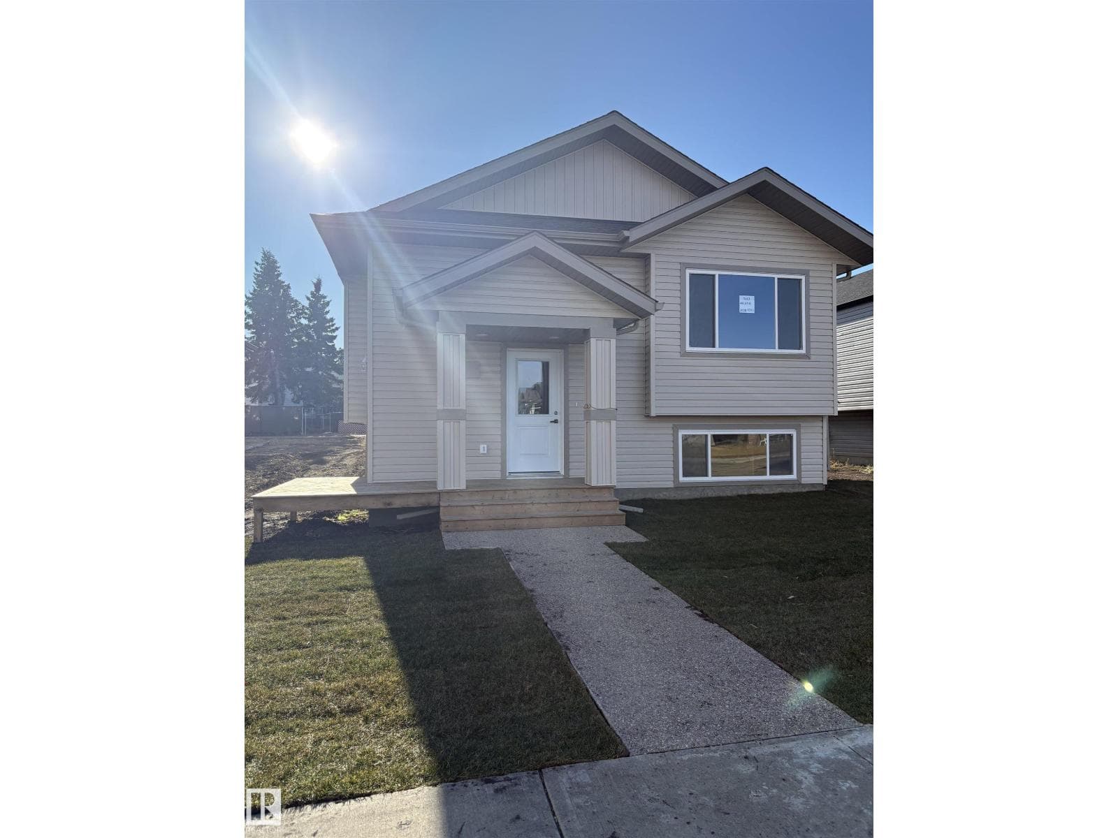 7413 44 AV — photo 2