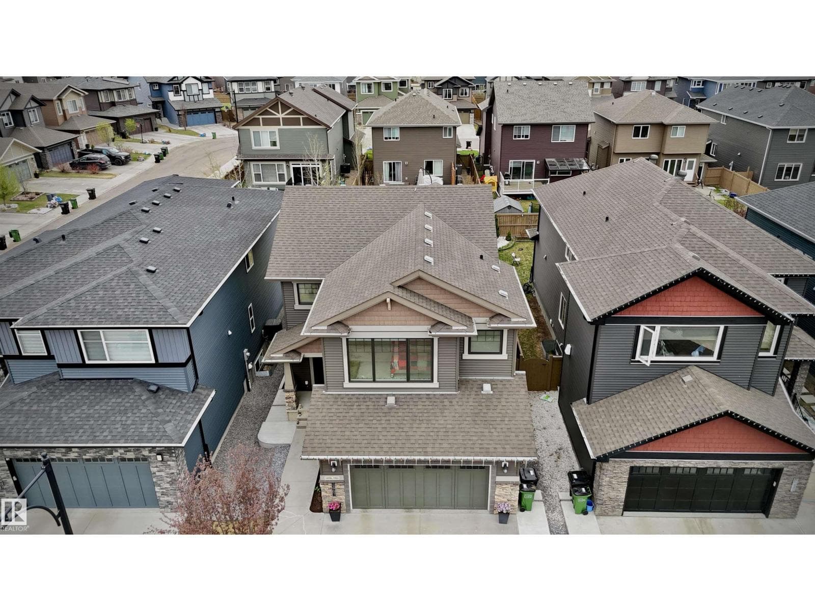 5907 19 AV SW — photo 3