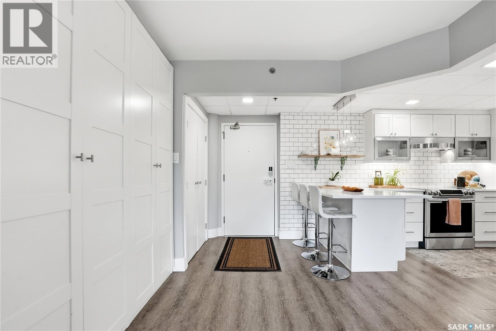 606 611 University DRIVE — photo 2