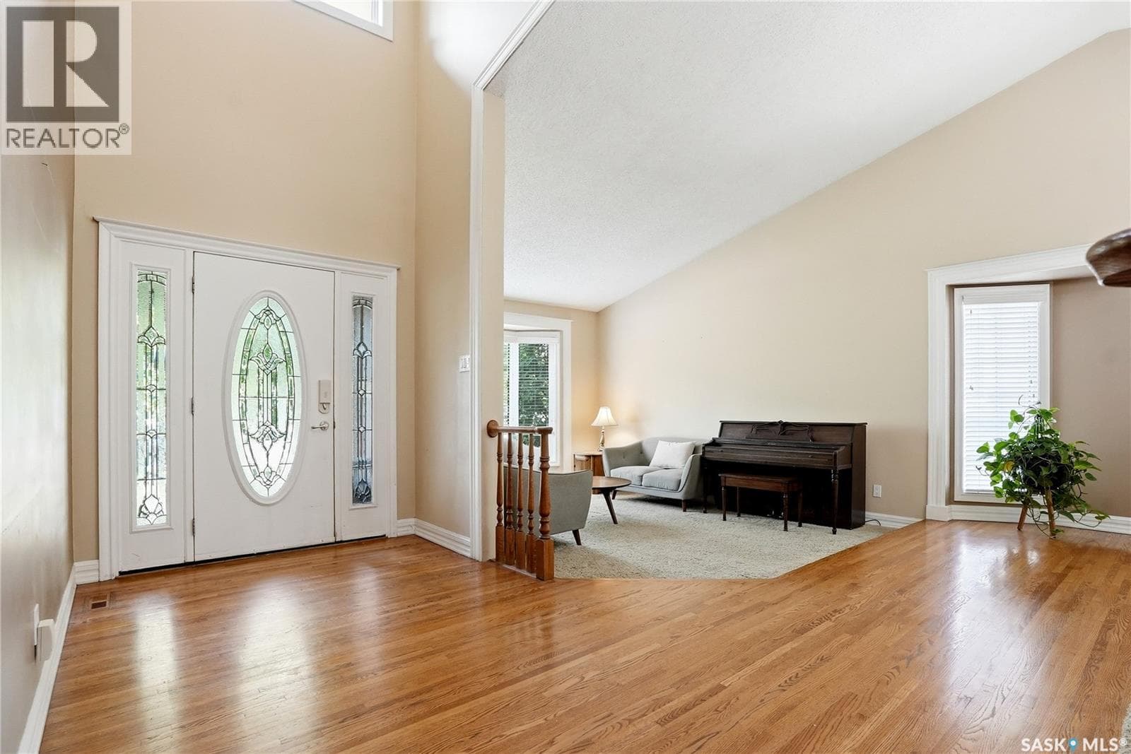 130 Mulcaster CRESCENT — photo 5