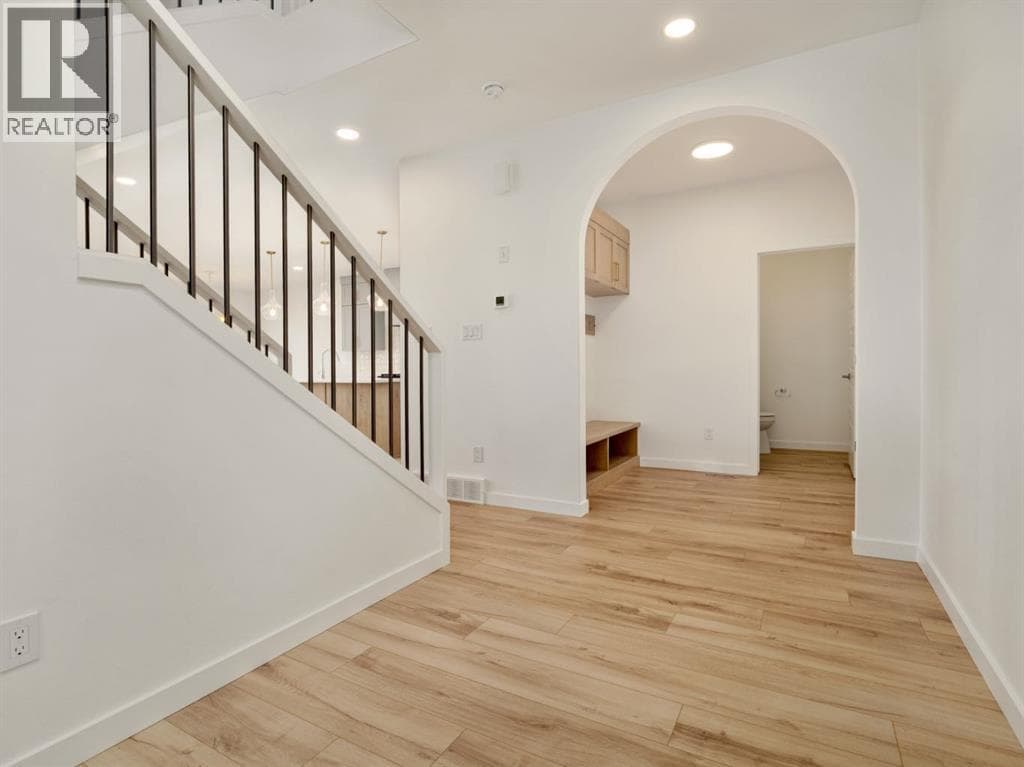 4430 31 Avenue S — photo 2