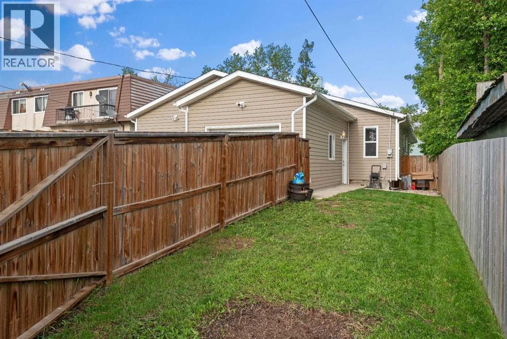 229 3 Avenue NE — photo 4
