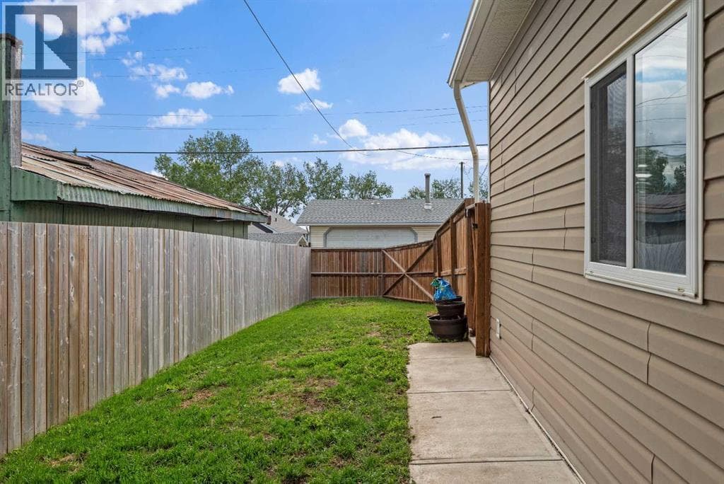 229 3 Avenue NE — photo 5