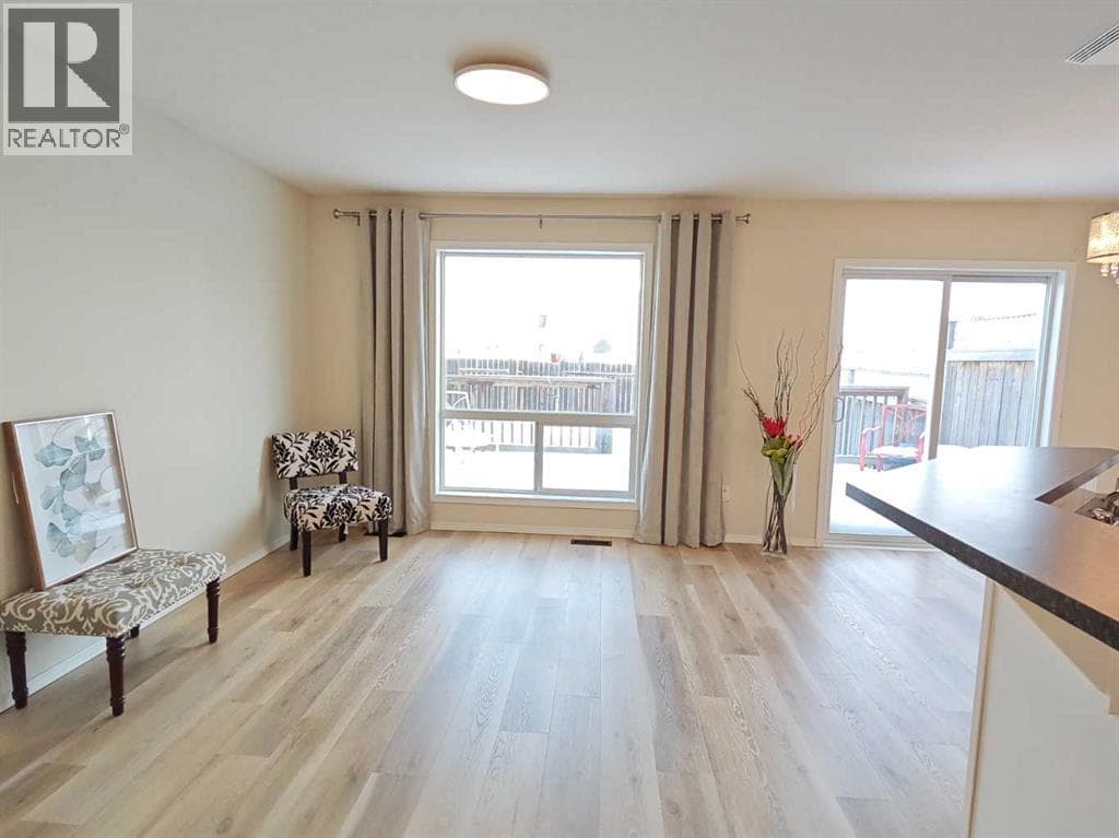 22 arthur Close — photo 3