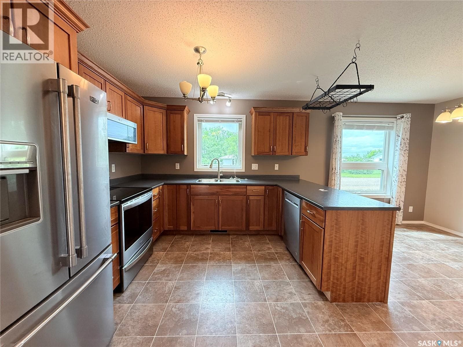 406 Main STREET — photo 2