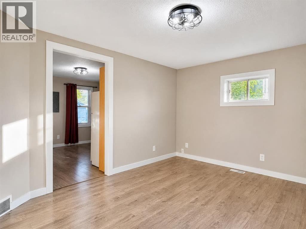 9321 104 Avenue — photo 4