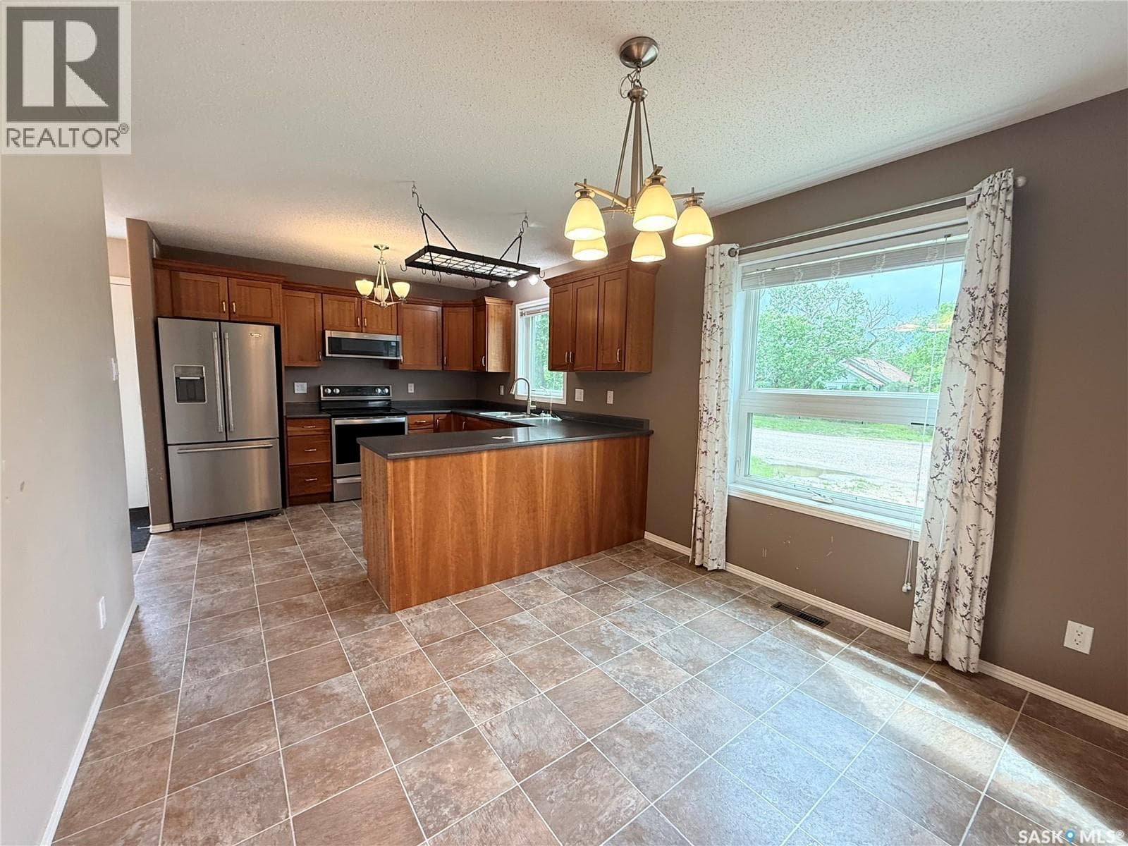406 Main STREET — photo 3