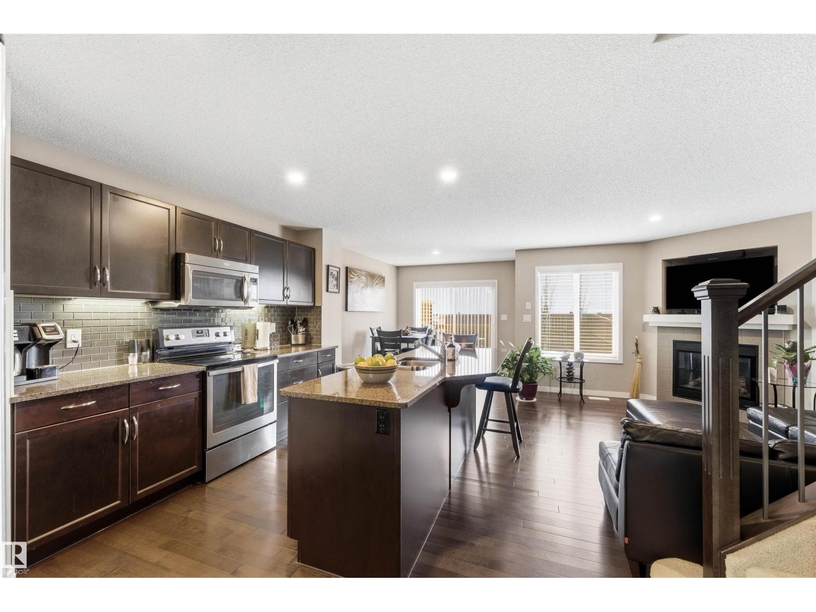3039 Harvey CR NW — photo 4