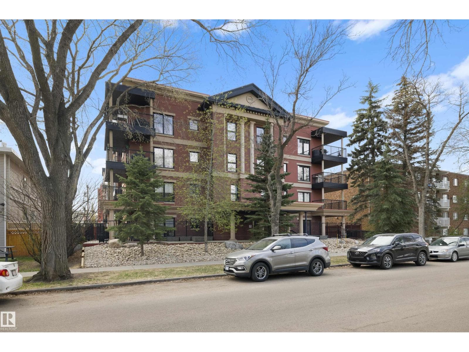 #206 10232 115 ST NW