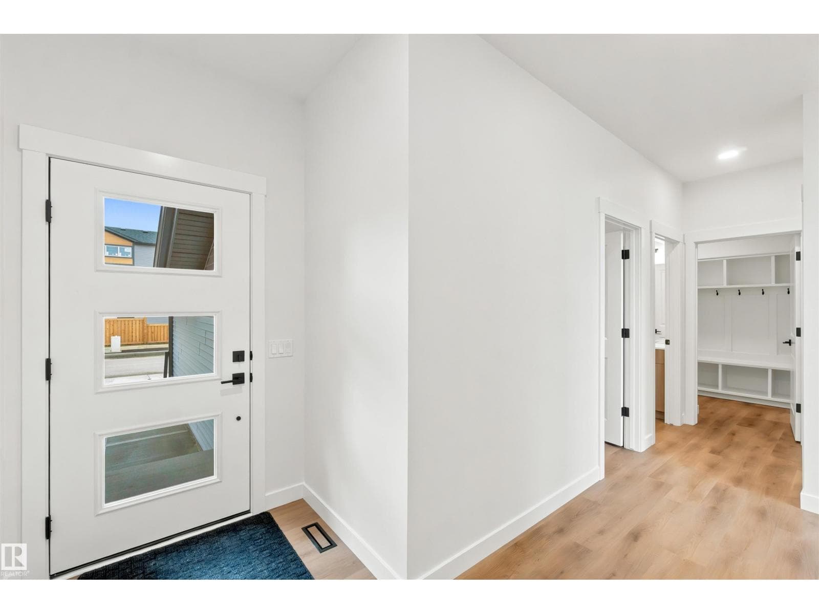 2232 5 AV SW — photo 2