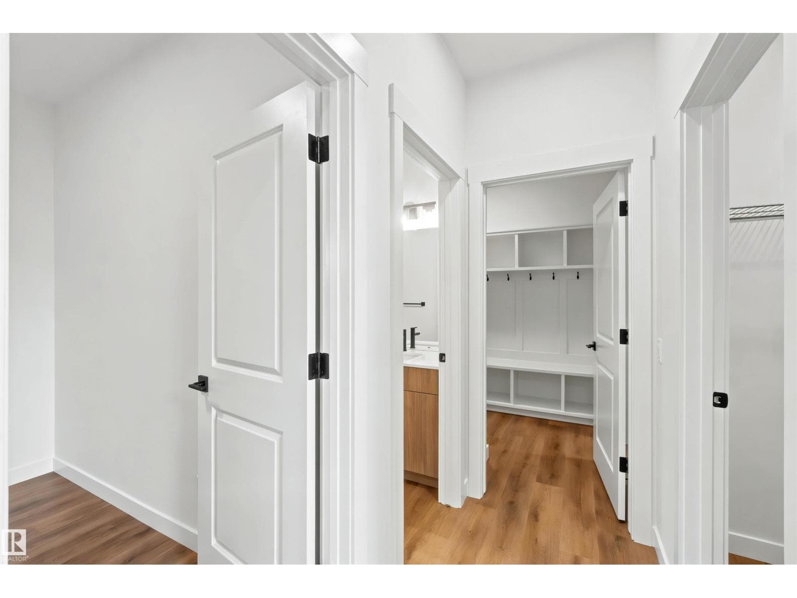 2232 5 AV SW — photo 3
