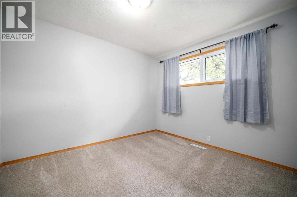 5716 53 Street — photo 4