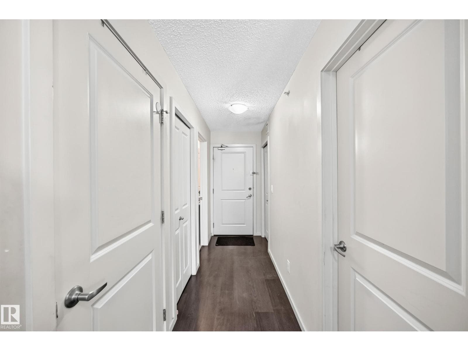 #416 3357 16A AV NW — photo 4