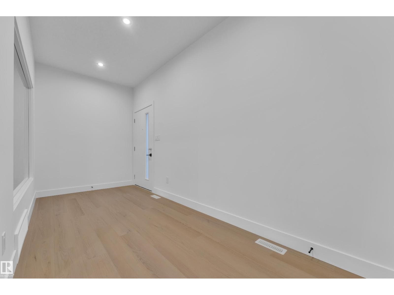 61 Renwyck PL — photo 2