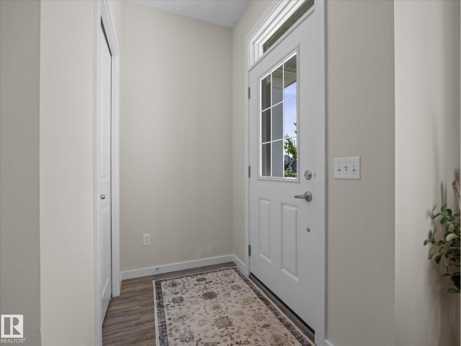 392 STOUT LN — photo 4