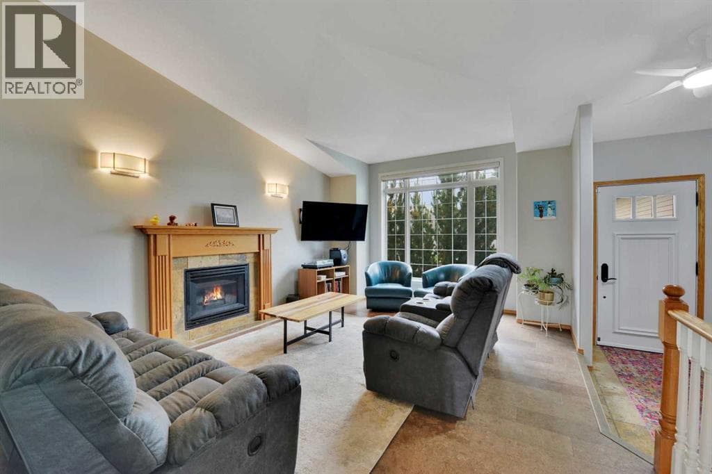 7 Logan Close — photo 4