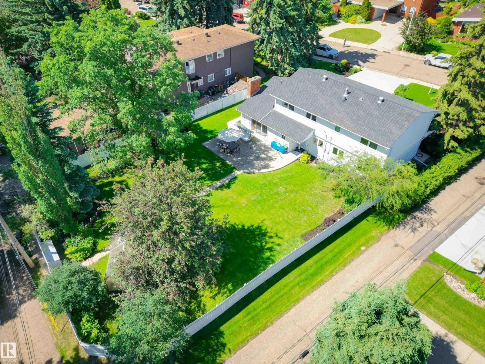 8723 137 ST NW