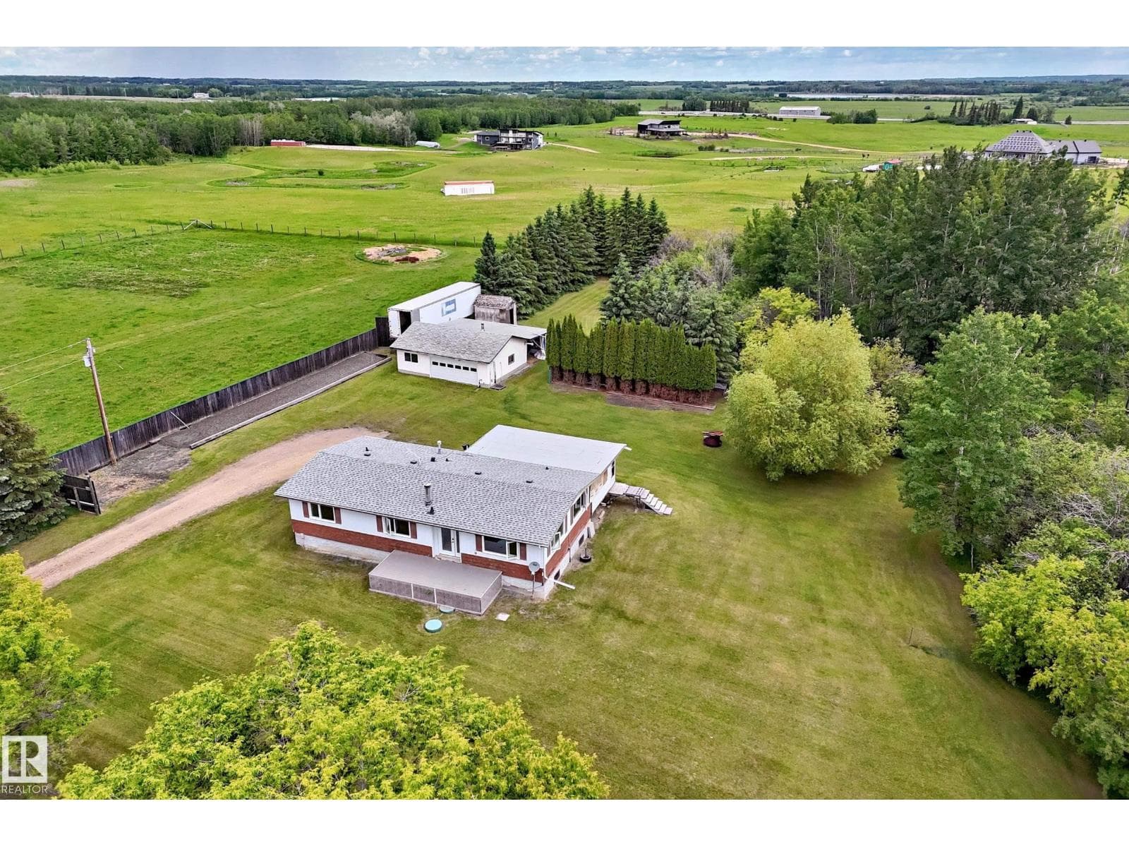 205 53110 RGE ROAD 213 NE